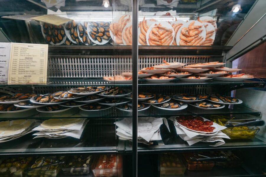 Málaga: Traditional Andalusian Tapas and Wine Tour - What 7-8 tapas and 3 drinks really gives you