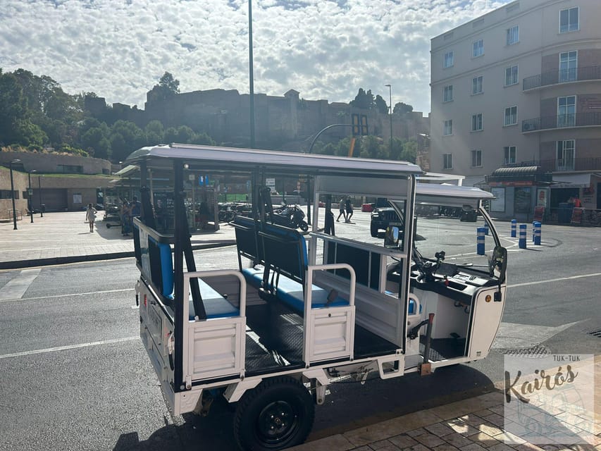 Malaga: Tuk tuk tour - Centre Pompidou Malaga and Muelle Uno, modern Malaga by the water