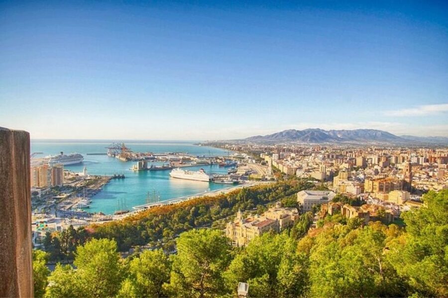 Malaga: Walking Tour of Must-See Attractions - Timing and pace, a smart 2-hour hit of the old center