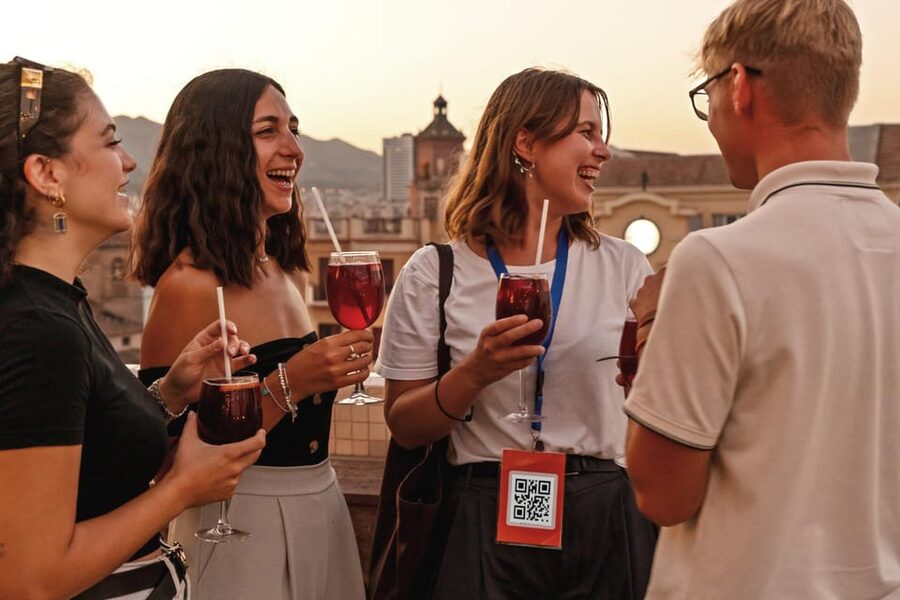 Malaga: Wine and Tapas Tour with Tastings and Drinks - The secret stop: drinks in a different mood