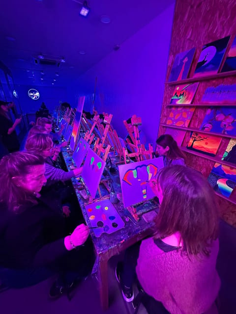 Málaga: Wine Gogh Glow Academy Paint and Sip Class - Walking Into Wine Gogh Glow Academy in Málaga