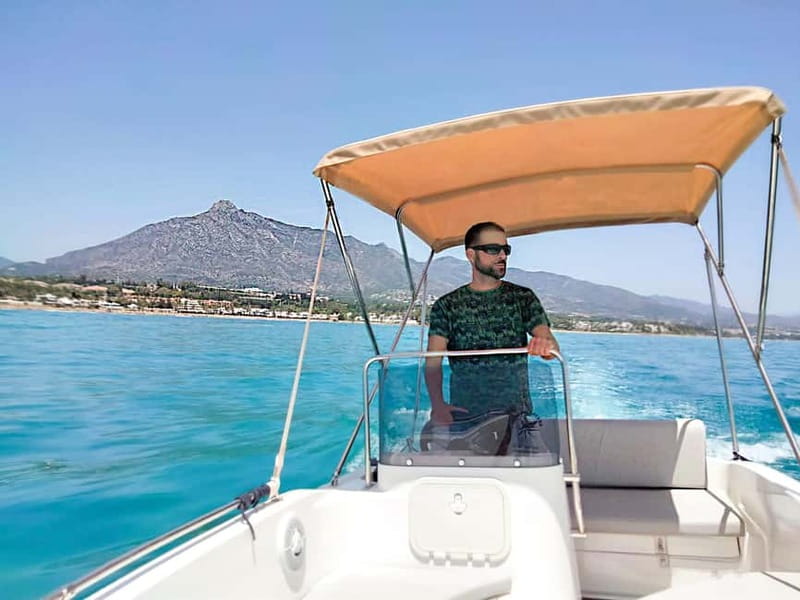MANGO BOAT - Unlicensed boat in Puerto Banús - Who this Mango Boat experience suits best