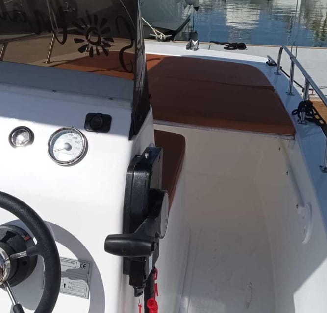 Marbella: Boat Rental without License - What you do on the water, from swims to dolphin time