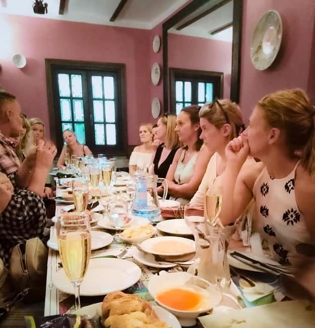 Marbella: Hidden Taverns, Tapas & Wine in the Old Town - How the 3-hour flow keeps you fed and informed