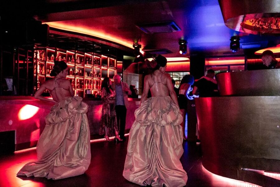 Marbella: Puerto Banus Night Life Walking Tour - Free entry and express security: what you should expect to save
