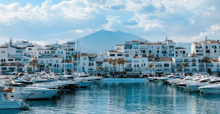 Marbella: Self-Drive Boat Rental - Music on the Water: USB/ Bluetooth Radio Makes It Feel Like Your Trip
