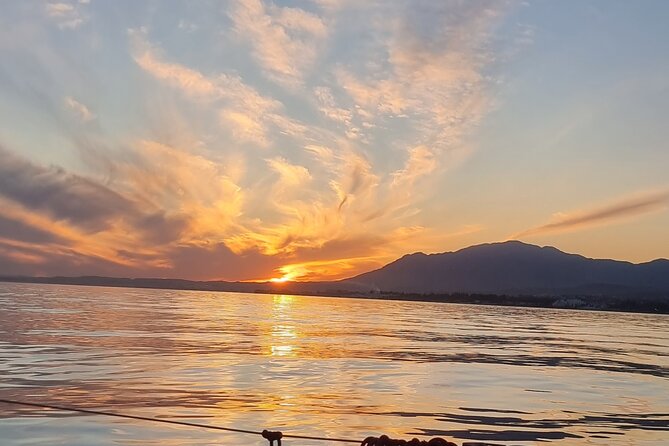 Marbella- sunset from a sailboat with drinks - Drinks and snacks: the part that makes it feel like a real night out
