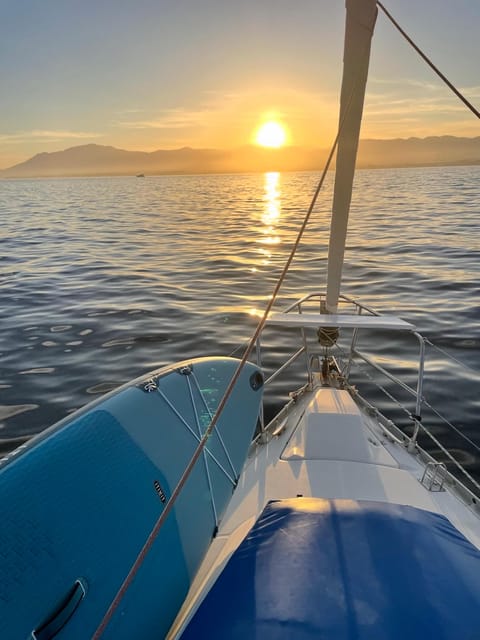 Marbella: Sunset Luxury Sailing Cruise in Puerto Banús - Meeting Velero Inquieto: Babilonia’s Bar and the Port Walk
