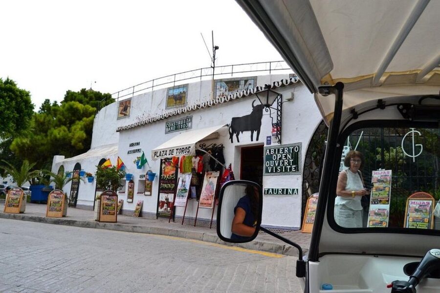Mijas: Panoramic city tour with an electric Tuk Tuk - The viewpoint photo stop: where the village finally makes sense