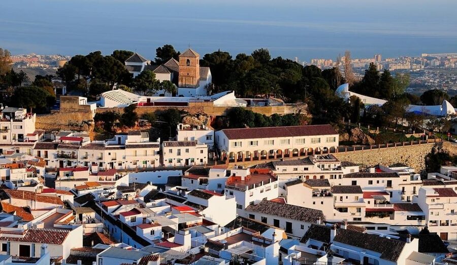 Mijas: Panoramic city tour with an electric Tuk Tuk - Live guide quality, including guides like Natalie and Noelia