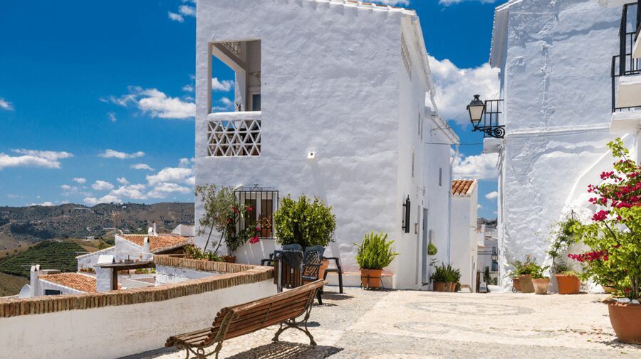 Nerja and Frigiliana from Málaga: the mountain and the sea - Best fit: who should book, and who should skip it