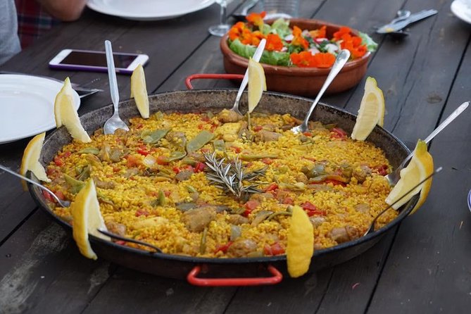 Paella & Arroz Course in the Breathtaking Montes de Malaga - The 3-hour rhythm: from chopping to a long, unhurried lunch