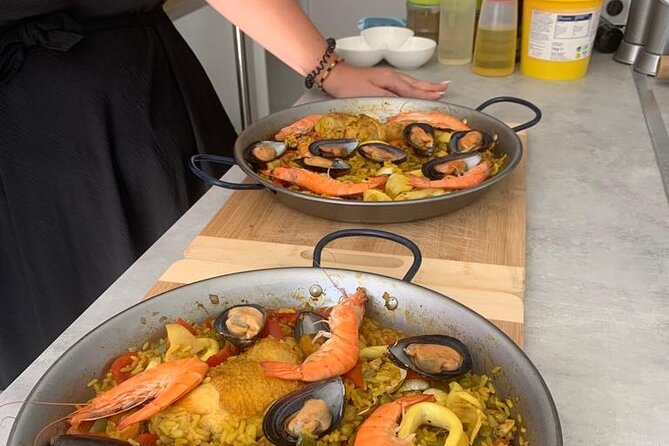 Paella class - Prep and cutting: where taste starts long before the pan