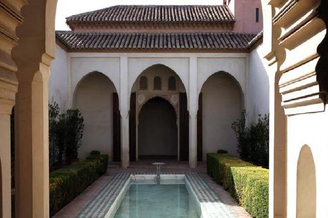 Private Malaga: Alcazaba, Museum, Market, Cathedral & Picasso - Picasso Areas: Museum Exterior Stops Plus Plaza de la Merced