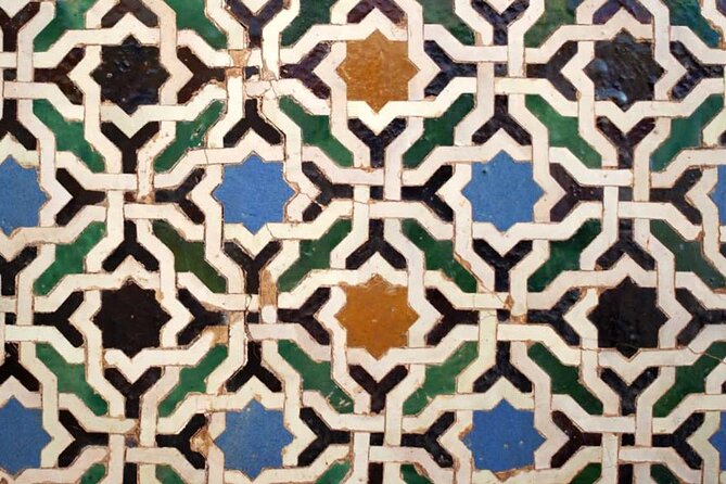 Private Tour to La Alhambra de Granada from Malaga - Plaza Isabel la Católica and 90 Minutes to Breathe in Granada