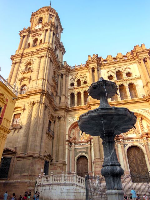 Private walking tour: Cathedral, Alcazaba and Roman Theatre - Key highlights at a glance