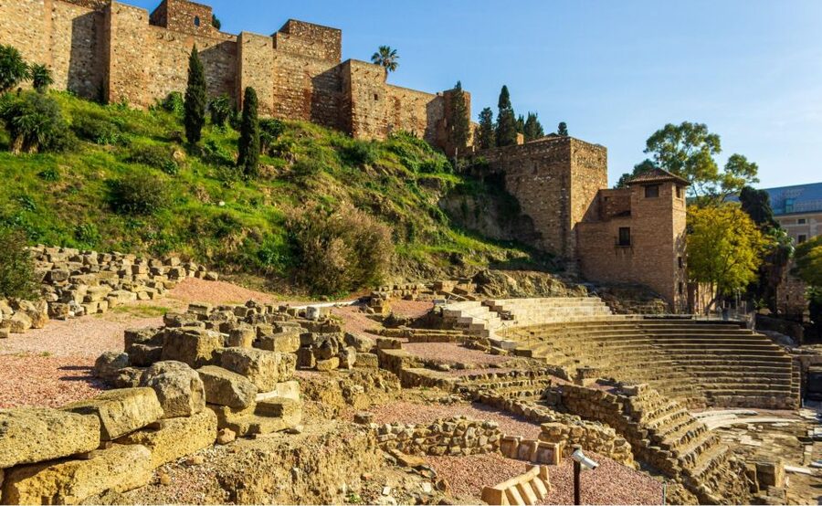 Private walking tour: Cathedral, Alcazaba and Roman Theatre - Plaza del Obispo: the calm pause between the big monuments
