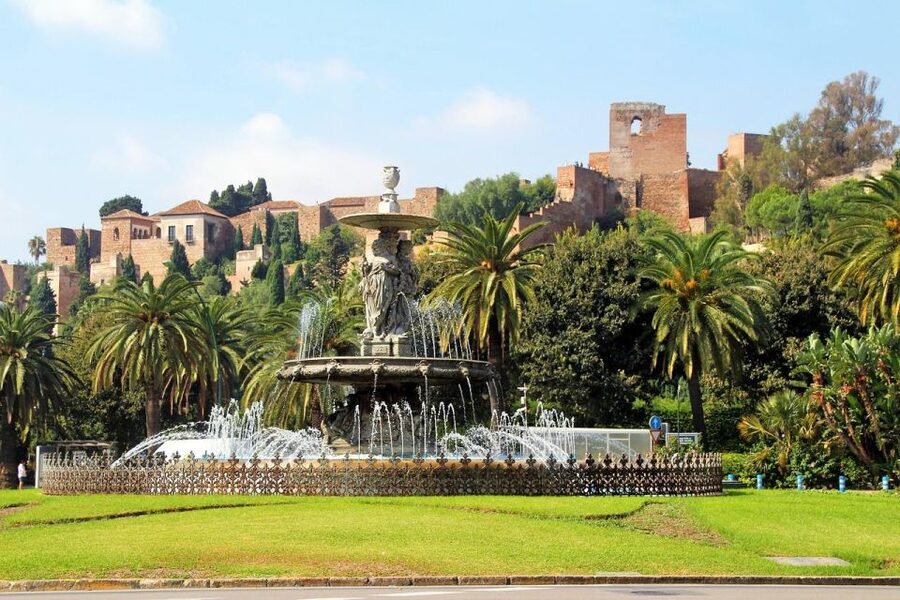 Private walking tour: Cathedral, Alcazaba and Roman Theatre - Málaga Cathedral, La Manquita: unfinished façade, old mosque echoes