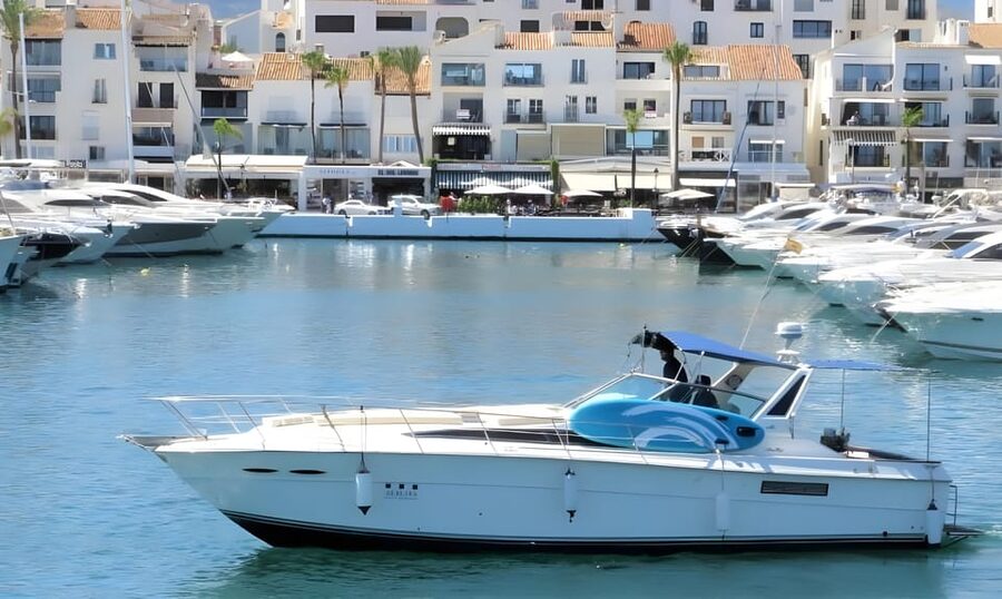 PUERTO BANUS: YACHT RENTAL FOR GROUP 2H - Who This Yacht Rental Suits Best