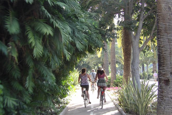 Rent a City Bike: Full Day 24 hours - Start in SOHO: Picking Up Your Helmet, Lock, and Route Maps