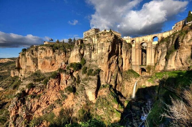 Ronda Historical Walking Tour with Bullring Entrance - Starting at Pl. España, right by the Parador