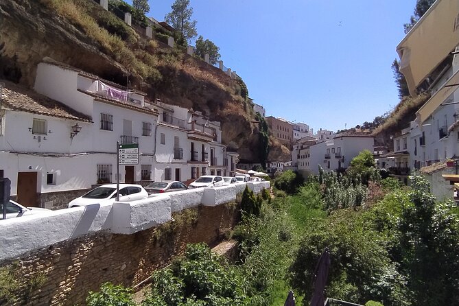 Ronda & Setenil de las Bodegas, land of contrasts / Semi-Private - Ronda’s Historic Center: Puente Nuevo and the Cliff Setting