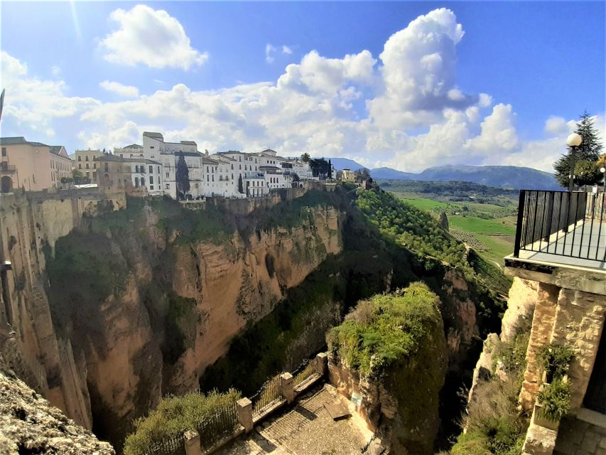 Ronda: Sightseeing Walking Tour - New Bridge and El Tajo gorge: the viewpoint circuit you might love or find repetitive