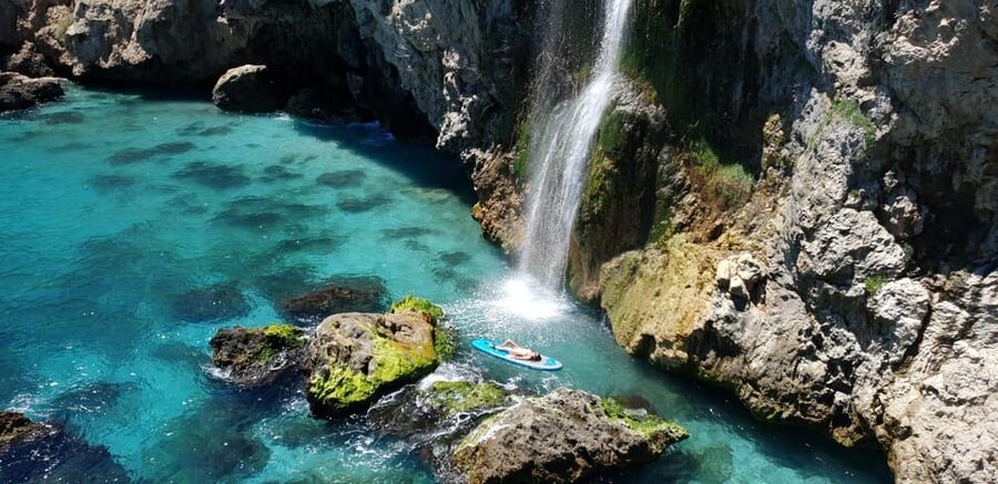 Ruta libre en paddel surf por la cascada de Nerja y Maro 😍 - Getting started at Burriana Beach without a hassle
