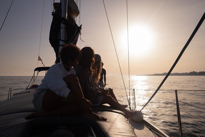 Sailing Adventure: Sailing, Dolphins and Relaxation with Drinks - Who should book this sailing dolphin adventure
