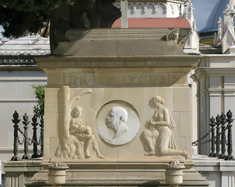 San Miguel Cemetery Tour of Malaga - Price and value: what $17 buys you