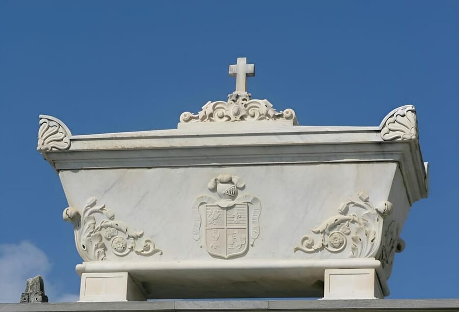 San Miguel Cemetery Tour of Malaga - The Angel of Silence: why one symbol matters