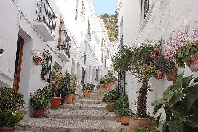Semi-private Tour to Frigiliana and The Lost Village with lunch included - Frigiliana’s Moorish quarter walk and the best part, free wandering time