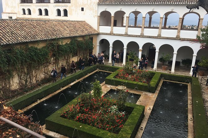 Semi Private Tour to the Alhambra from Nerja - The 9-hour rhythm: how the day usually feels