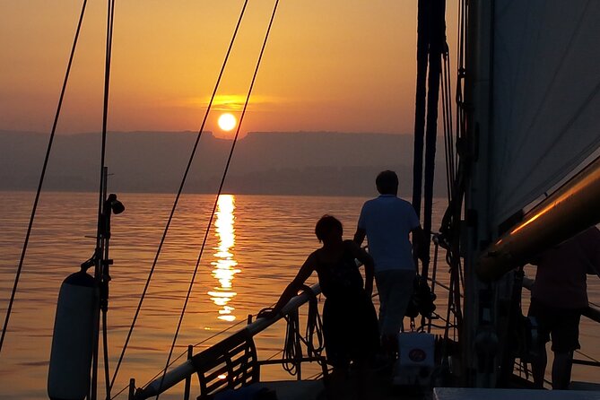 Sunset Sailing Experience in Estepona - Drinks, music, and blankets: the comfort checklist that matters at night