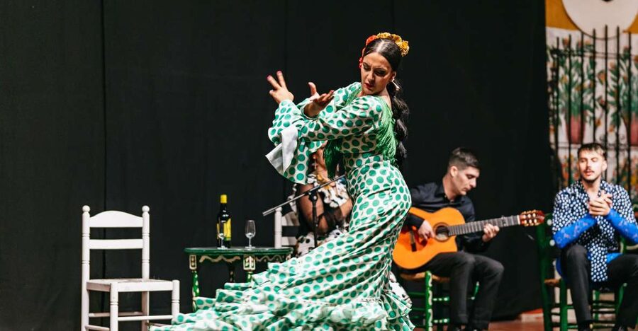 Torremolinos: Flamenco Show with Dinner and Drinks - Dinner Plan: 3 Courses, Refillable Drinks, and a Practical Flow