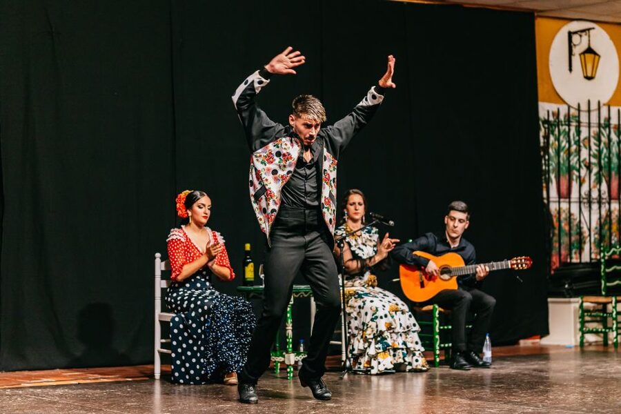 Torremolinos: Flamenco Show with Dinner and Drinks - Getting There Without Stress: Parking, Taxis, and Walking