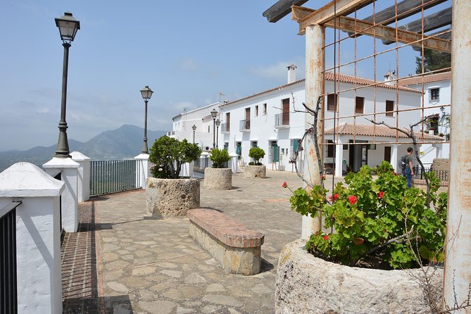 Wine, Tapas & Lake Zahara by e-bike incl Ronda pickup (full day) - Guides who make the day feel safe and human